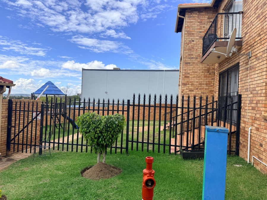 2 Bedroom Property for Sale in North Riding Gauteng