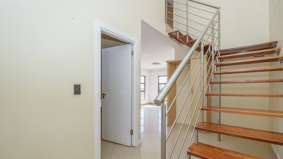 2 Bedroom Property for Sale in Little Falls Gauteng