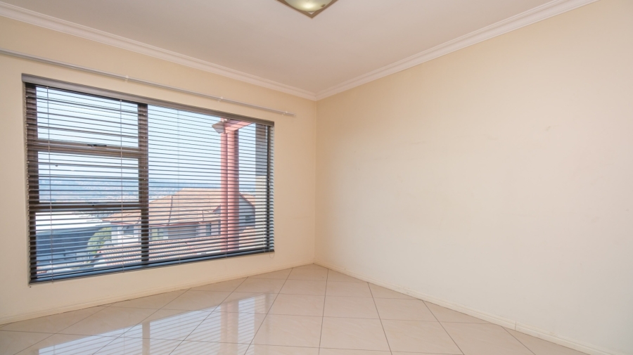 2 Bedroom Property for Sale in Little Falls Gauteng
