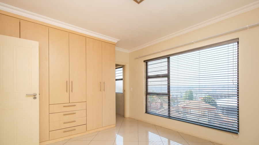 2 Bedroom Property for Sale in Little Falls Gauteng