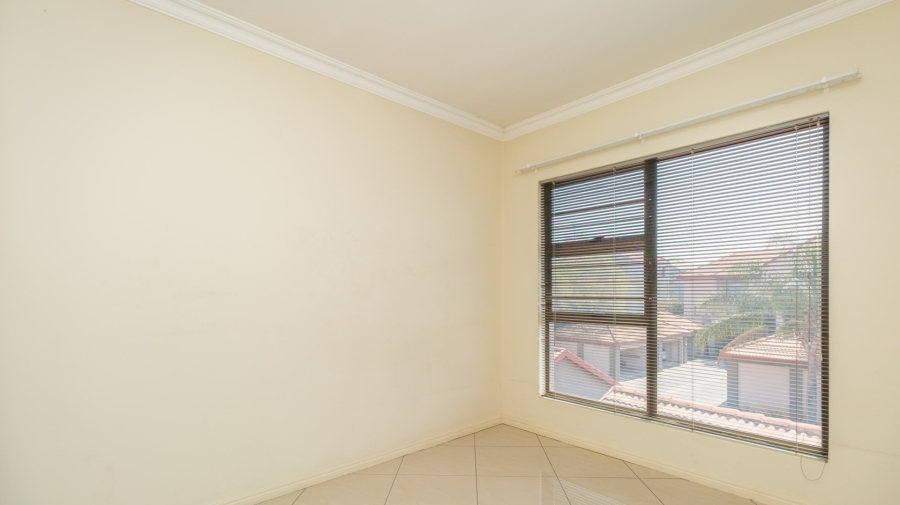 2 Bedroom Property for Sale in Little Falls Gauteng