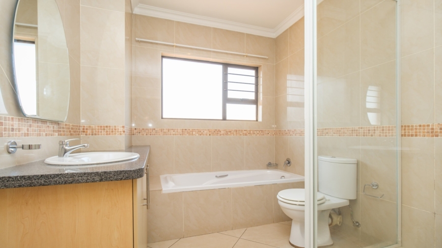 2 Bedroom Property for Sale in Little Falls Gauteng