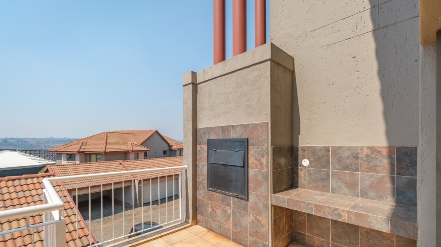 2 Bedroom Property for Sale in Little Falls Gauteng