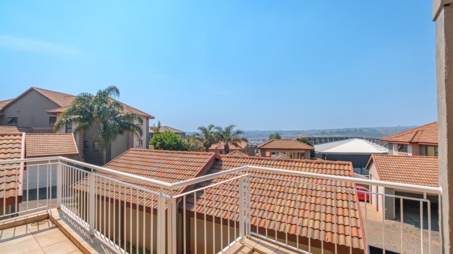 2 Bedroom Property for Sale in Little Falls Gauteng