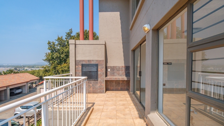 2 Bedroom Property for Sale in Little Falls Gauteng