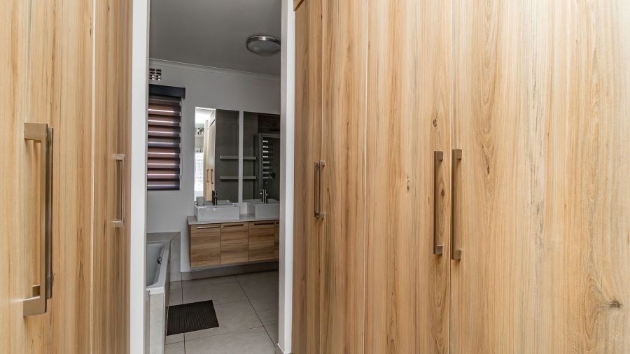 3 Bedroom Property for Sale in Glen Marais Gauteng