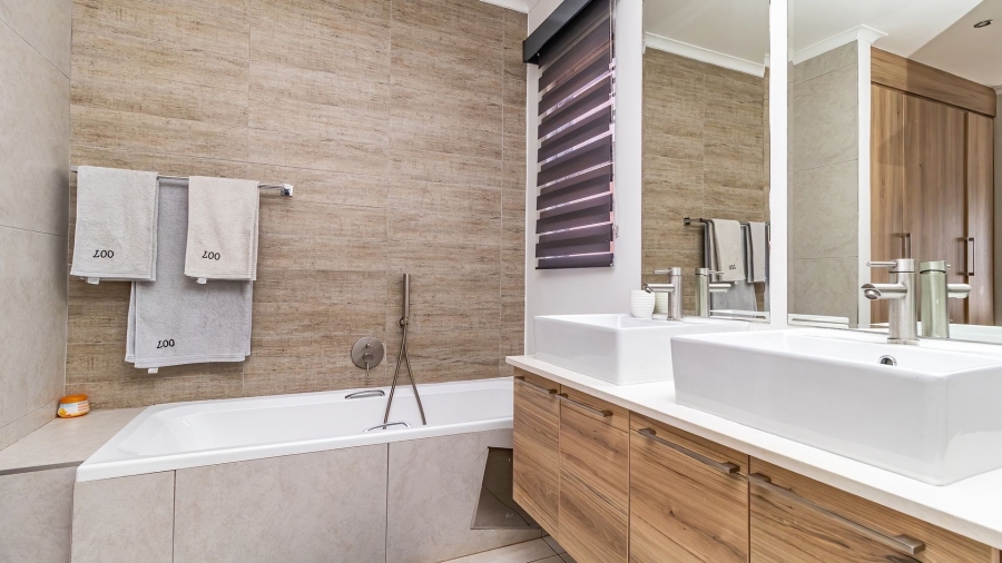 3 Bedroom Property for Sale in Glen Marais Gauteng