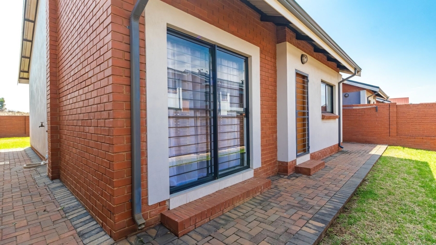3 Bedroom Property for Sale in Glen Marais Gauteng