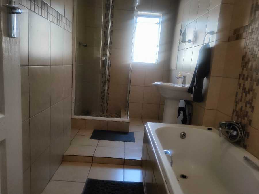 To Let 3 Bedroom Property for Rent in Silverton Gauteng