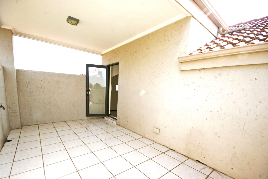 To Let 2 Bedroom Property for Rent in Bryanston Gauteng
