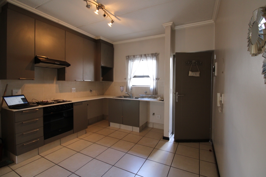 To Let 2 Bedroom Property for Rent in Bryanston Gauteng