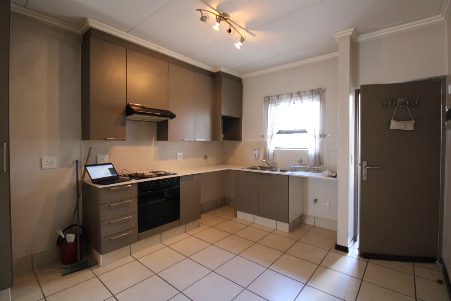 To Let 2 Bedroom Property for Rent in Bryanston Gauteng