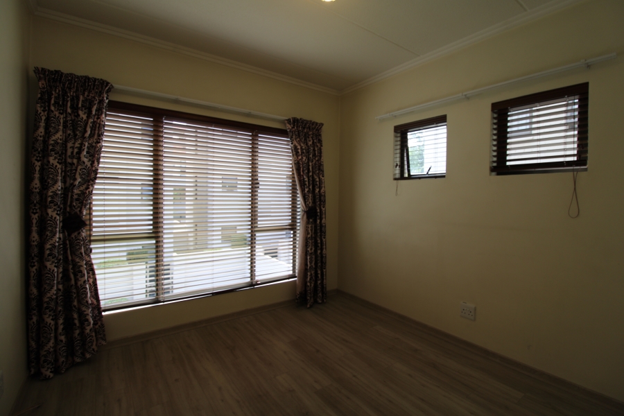 To Let 2 Bedroom Property for Rent in Bryanston Gauteng