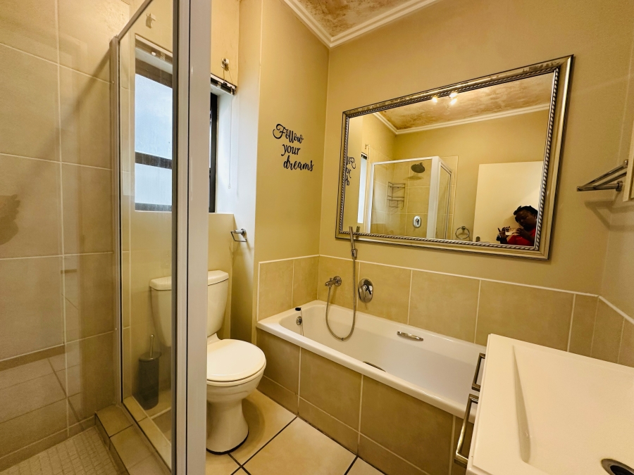 To Let 2 Bedroom Property for Rent in Bryanston Gauteng