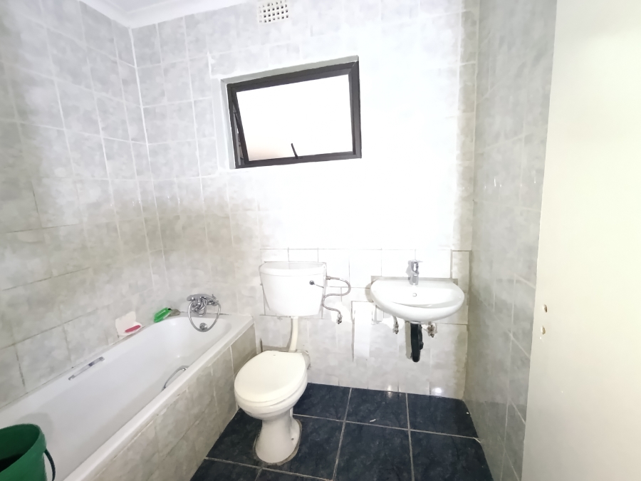To Let 2 Bedroom Property for Rent in Ormonde Gauteng