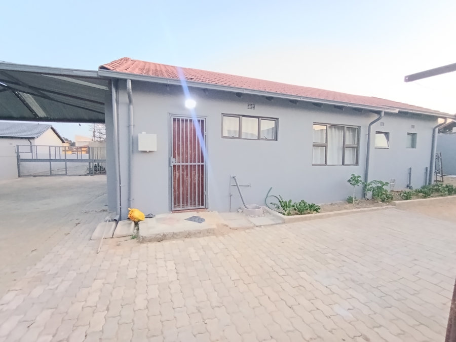 To Let 2 Bedroom Property for Rent in Ormonde Gauteng