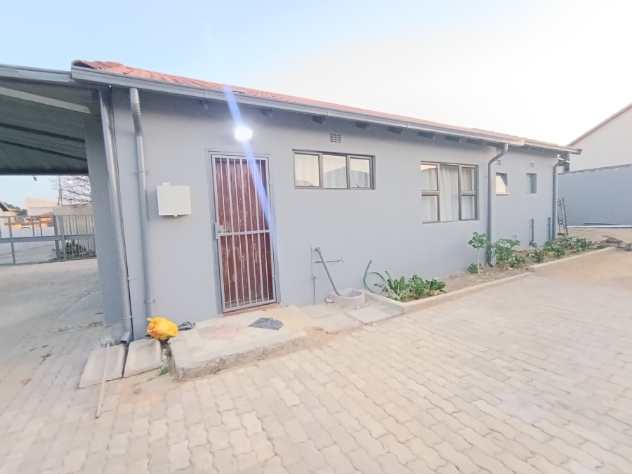 To Let 2 Bedroom Property for Rent in Ormonde Gauteng