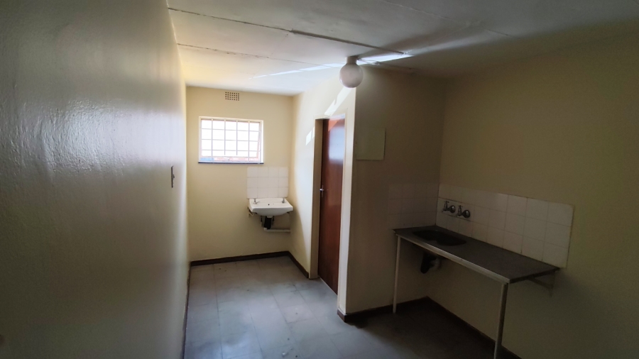 To Let Commercial Property for Rent in Strijdom Park Gauteng