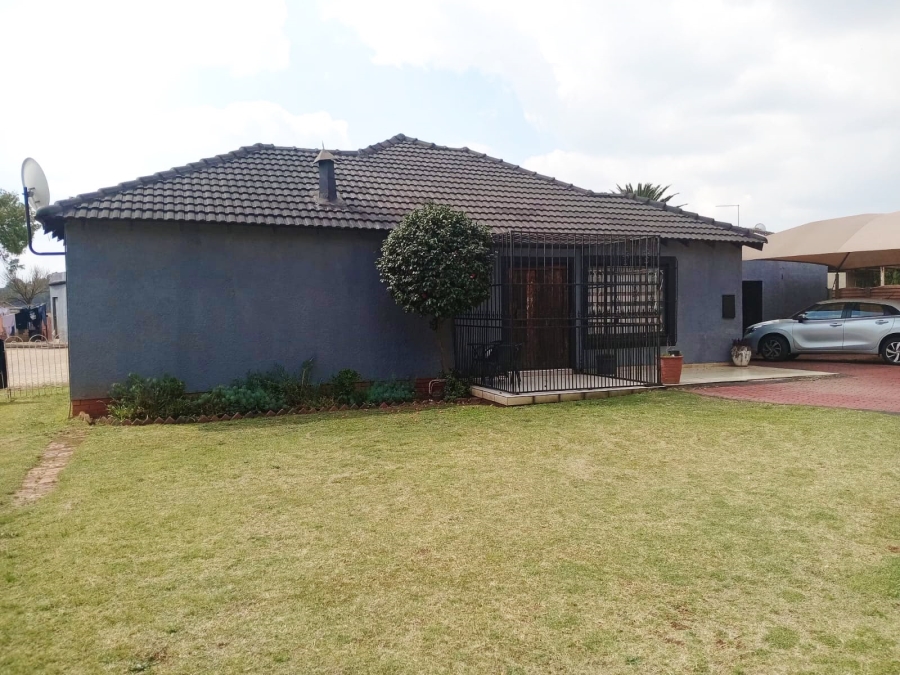13 Bedroom Property for Sale in Rondebult Gauteng