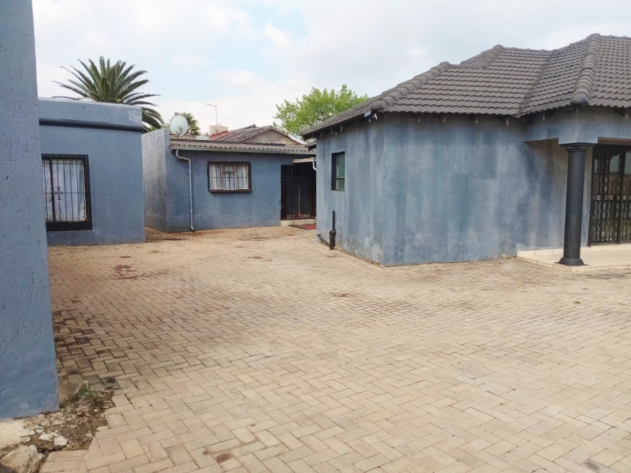 13 Bedroom Property for Sale in Rondebult Gauteng
