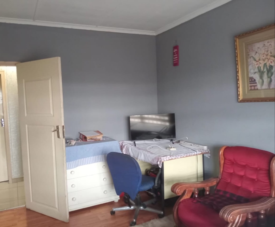 13 Bedroom Property for Sale in Rondebult Gauteng