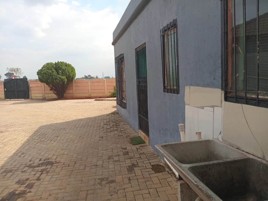 13 Bedroom Property for Sale in Rondebult Gauteng