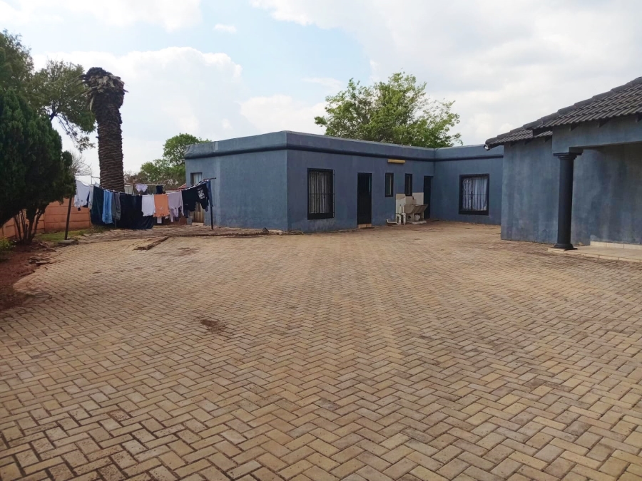 13 Bedroom Property for Sale in Rondebult Gauteng