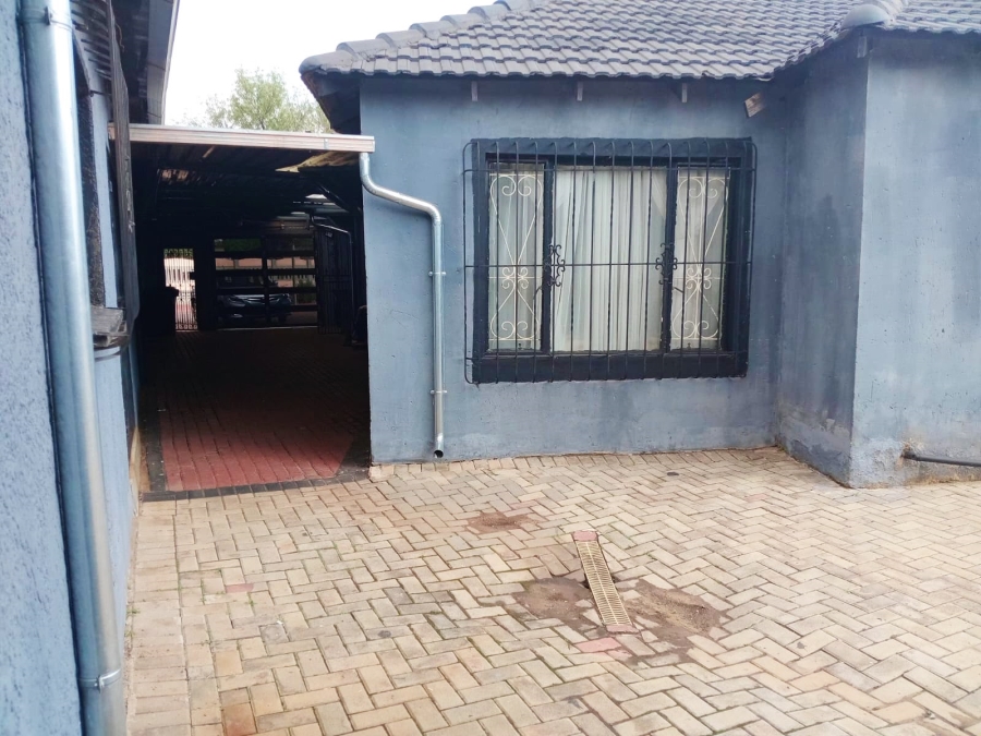 13 Bedroom Property for Sale in Rondebult Gauteng
