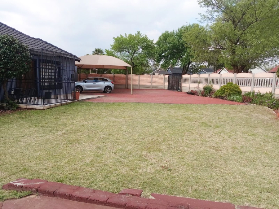 13 Bedroom Property for Sale in Rondebult Gauteng