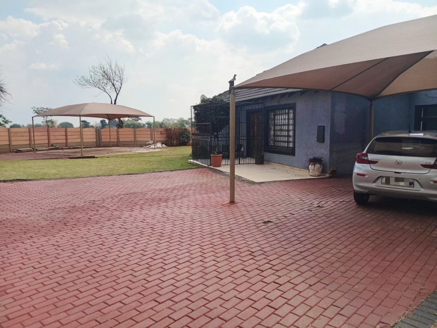 13 Bedroom Property for Sale in Rondebult Gauteng