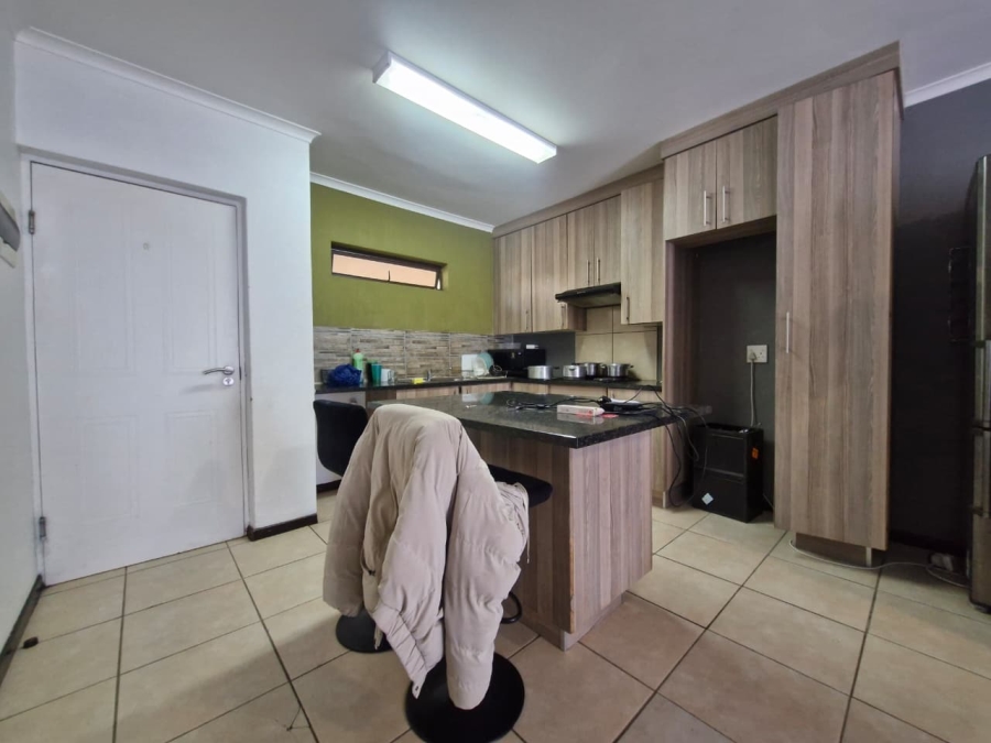 To Let 2 Bedroom Property for Rent in Ruimsig Gauteng