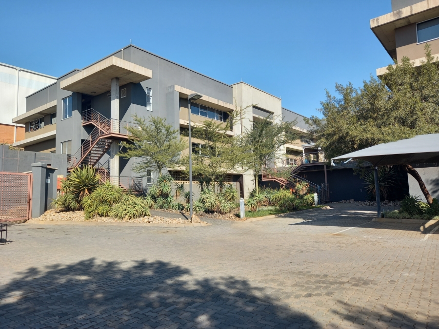 To Let Commercial Property for Rent in Longmeadow Gauteng