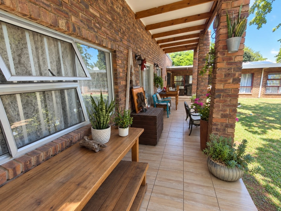 4 Bedroom Property for Sale in Wierda Park Gauteng