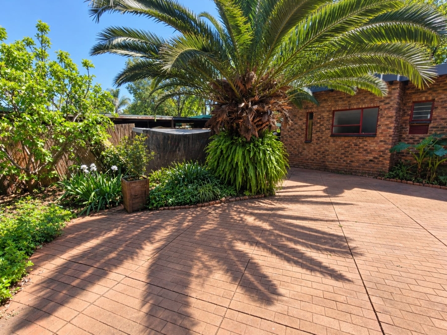 4 Bedroom Property for Sale in Wierda Park Gauteng
