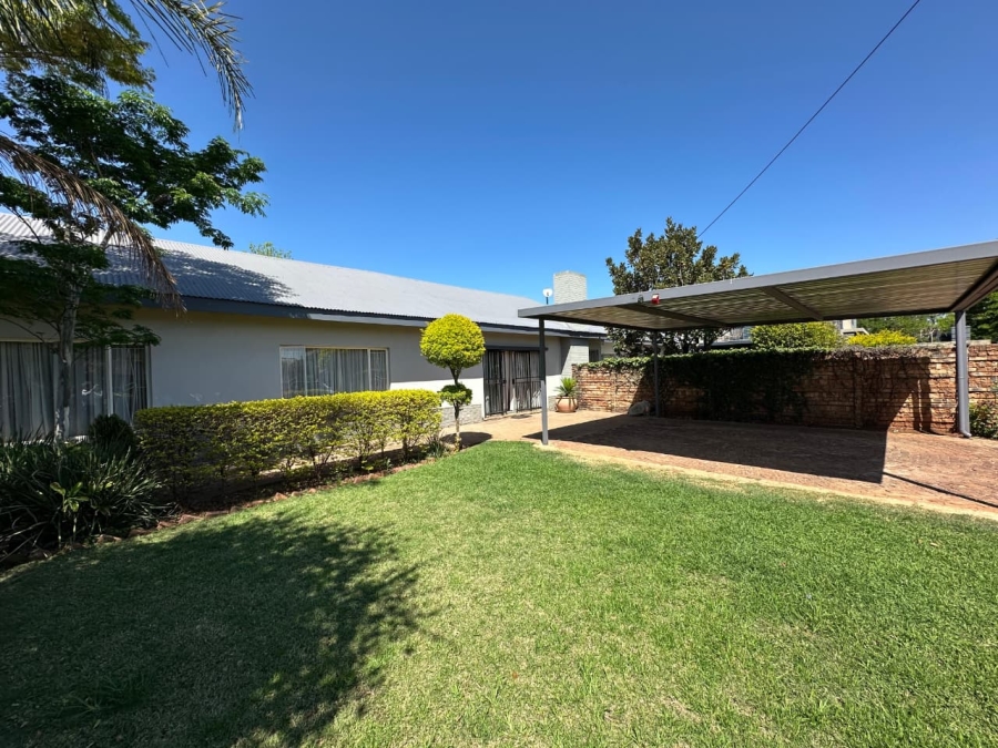 To Let 3 Bedroom Property for Rent in Waverley Gauteng