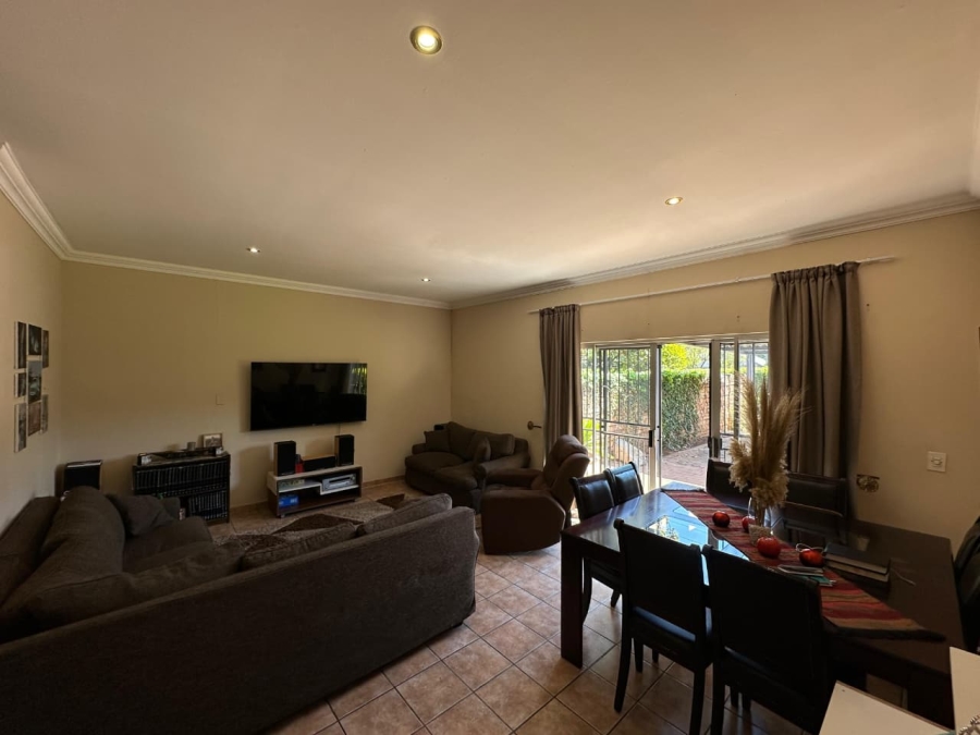 To Let 3 Bedroom Property for Rent in Waverley Gauteng