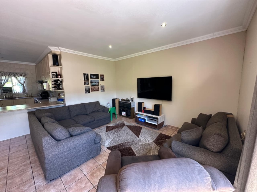 To Let 3 Bedroom Property for Rent in Waverley Gauteng
