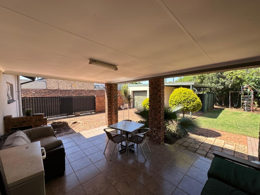 To Let 3 Bedroom Property for Rent in Waverley Gauteng