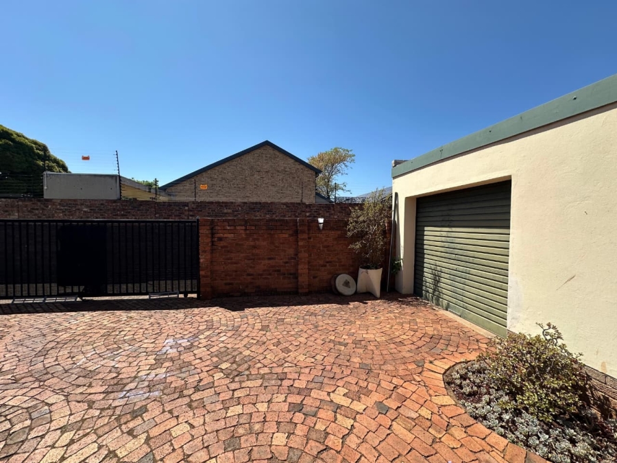 To Let 3 Bedroom Property for Rent in Waverley Gauteng