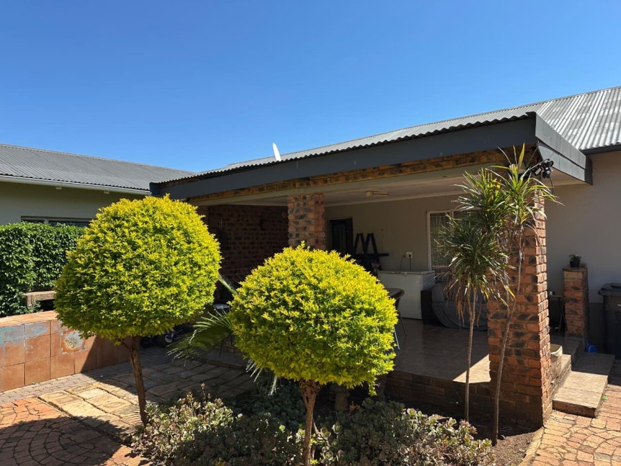 To Let 3 Bedroom Property for Rent in Waverley Gauteng
