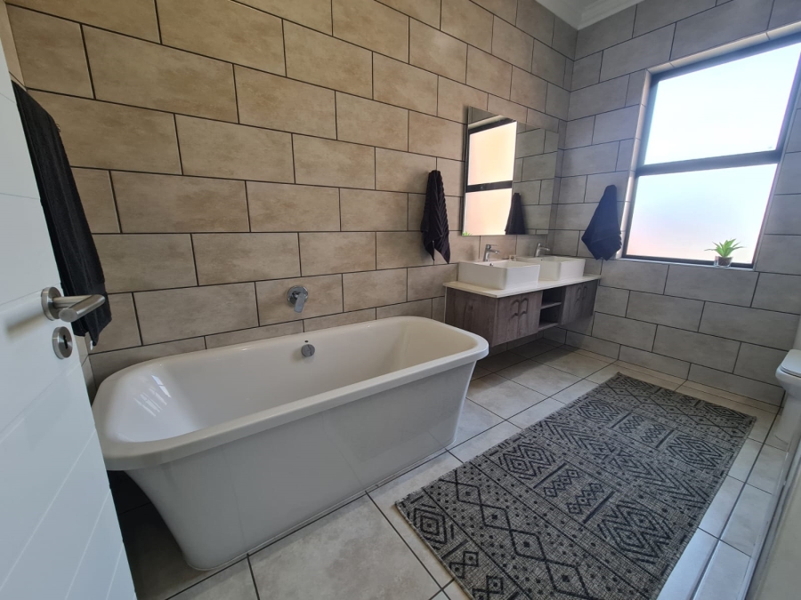3 Bedroom Property for Sale in Six Fountains Residential Estate Gauteng