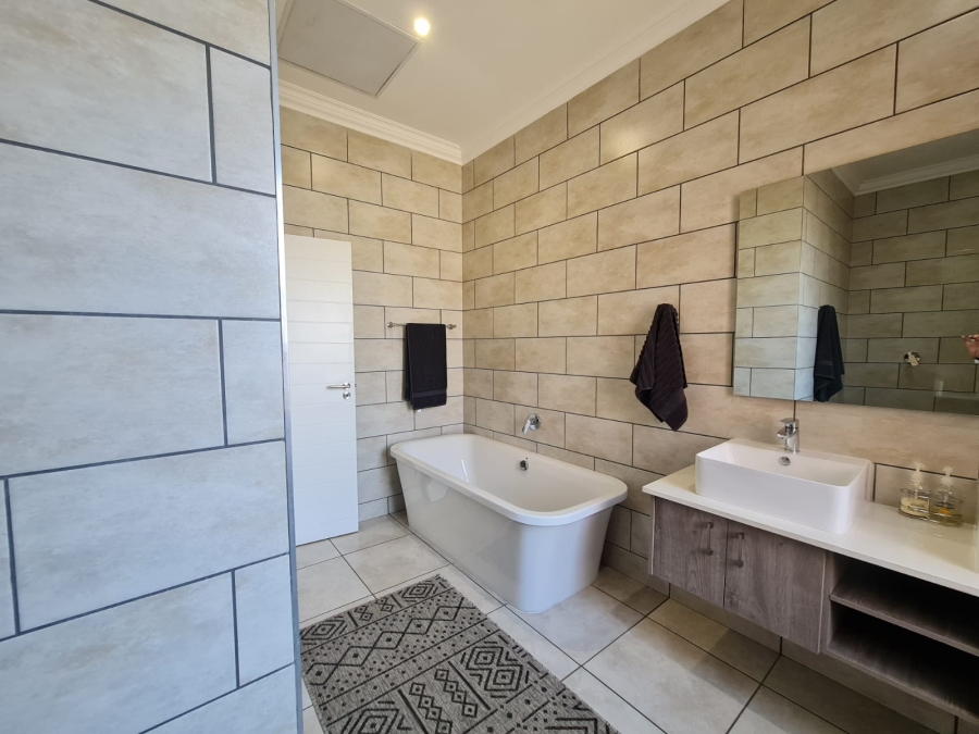 3 Bedroom Property for Sale in Six Fountains Residential Estate Gauteng