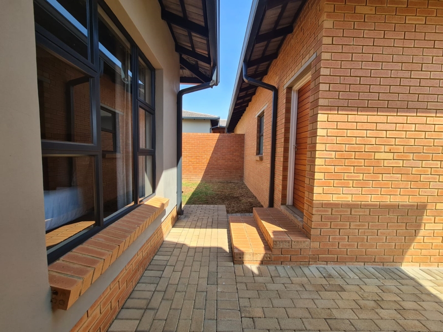 3 Bedroom Property for Sale in Six Fountains Residential Estate Gauteng