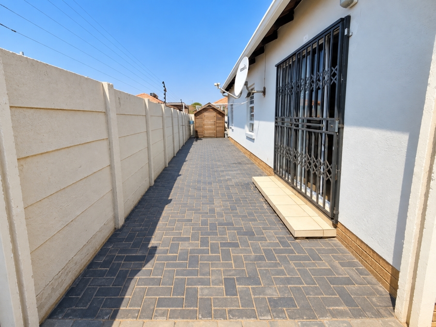 3 Bedroom Property for Sale in Kirkney Gauteng