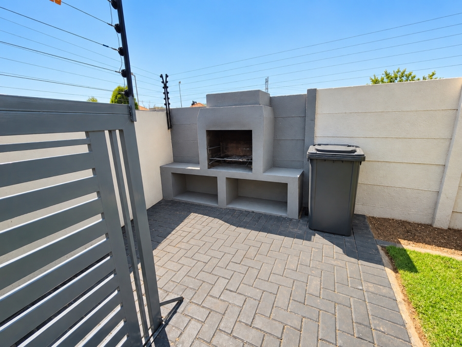 3 Bedroom Property for Sale in Kirkney Gauteng