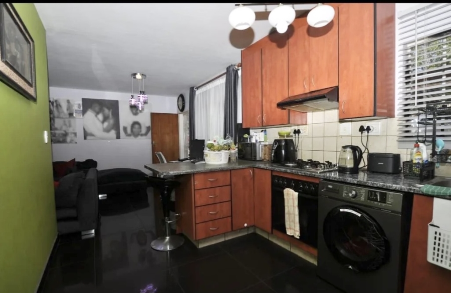 To Let 2 Bedroom Property for Rent in Vorna Valley Gauteng