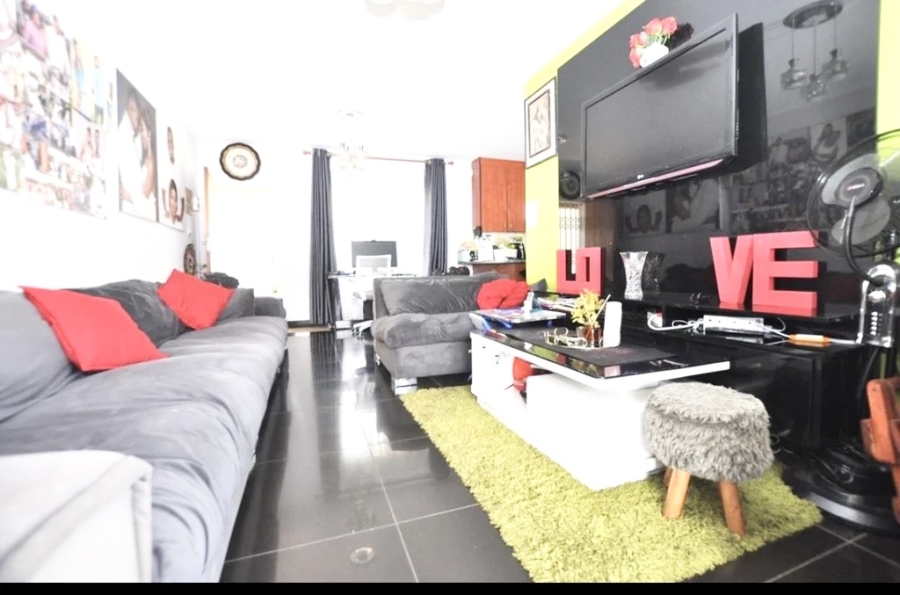 To Let 2 Bedroom Property for Rent in Vorna Valley Gauteng