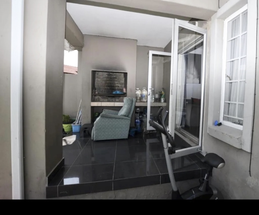 To Let 2 Bedroom Property for Rent in Vorna Valley Gauteng
