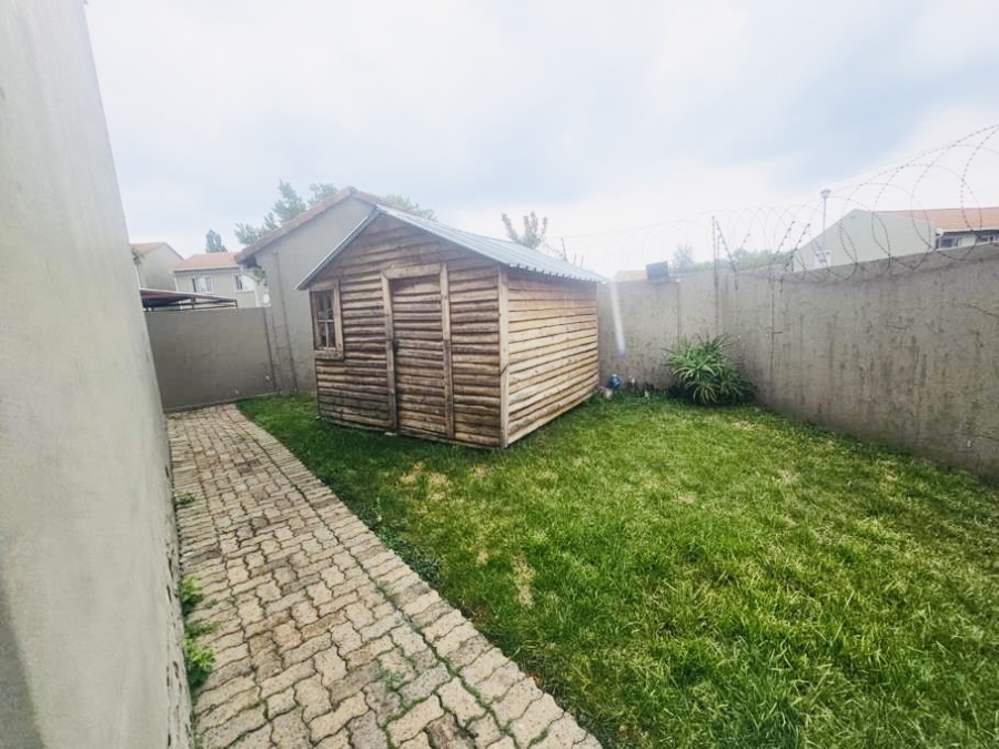 To Let 2 Bedroom Property for Rent in Vorna Valley Gauteng