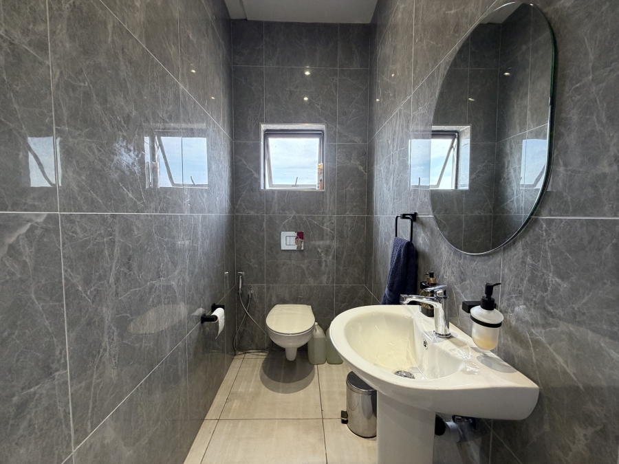 To Let Commercial Property for Rent in Sunderland Ridge Gauteng